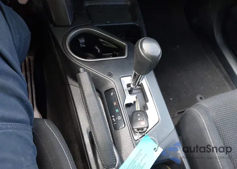 2018 Toyota Rav4 Xle z USA, uszkodzony, nr VIN JTMWFREV1JD110468